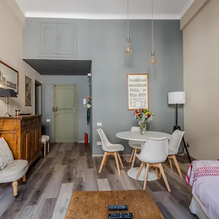 Pantheon Square, Comfort, Super Kingsize Bed Apartment